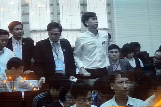 Bốn đại diện Agribank tại tòa từ chối trả lời về việc xử lý khoản nợ 4000 tỷ đồng của các công ty hiện như thế nào - Ảnh chụp màn hình