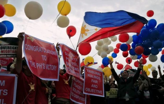 Người dân Philippines ăn mừng sau khi Tòa án quốc tế ra phán quyết cuối cùng về vụ kiện Biển Đông