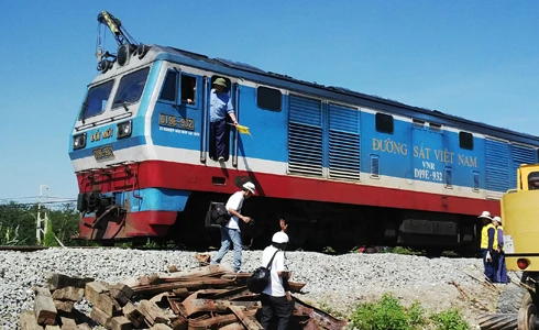 Ngành đường sắt đang đầu tư, cải tạo hạ tầng đường sắt. Ảnh: Đ.Loan 