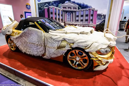 "Siêu xe rồng" dát vàng đang được triển lãm ở Quảng Châu