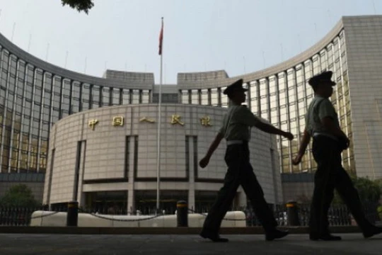 Ngân hàng Nhân dân Trung Quốc cắt giảm lãi suất lần thứ 6 với hi vọng hỗ trợ nền kinh tế đang suy giảm - Ảnh: AFP