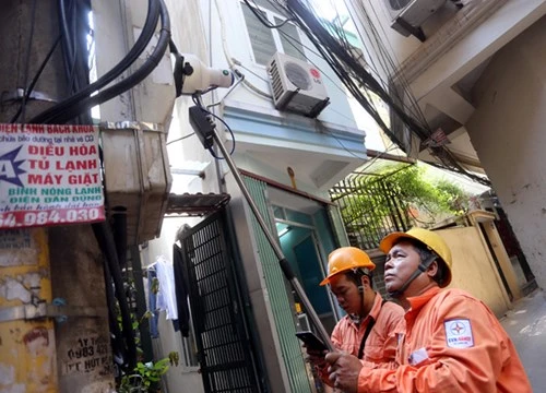 Tiền điện tăng vọt một cách bất thường khiến người dân bức xúc trong khi lý do EVN đưa ra rất thiếu thuyết phục