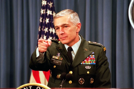 Tướng Wesley Clark, cựu tư lệnh NATO 