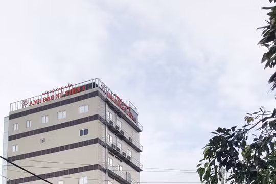 Tòa nhà căn hộ cao cấp Anh Đào Sứ Tiên xây vượt giấy phép 6 tầng vẫn đang tồn tại, chưa bị xử lý - Ảnh: K.NAM