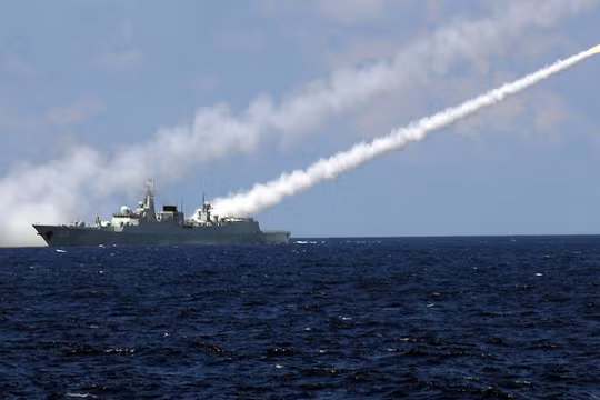 Khu trục hạm Trung Quốc phóng tên lửa trong cuộc tập trận hồi đầu tháng 7 vừa qua ở Biển Đông