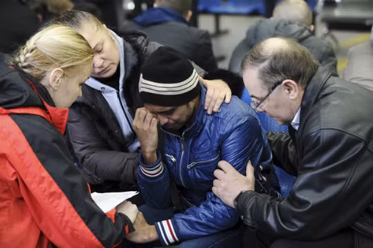 Gia đình các nạn nhân vụ tai nạn máy bay sốc trước tin dữ