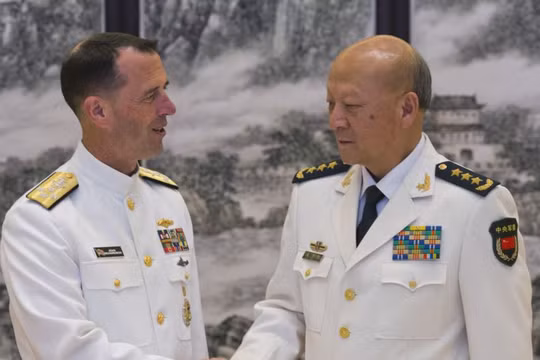 Tư lệnh hải quân Mỹ Richardson gặp tư lệnh hải quân Trung Quốc Ngô Thắng Lợi ở Bắc Kinh