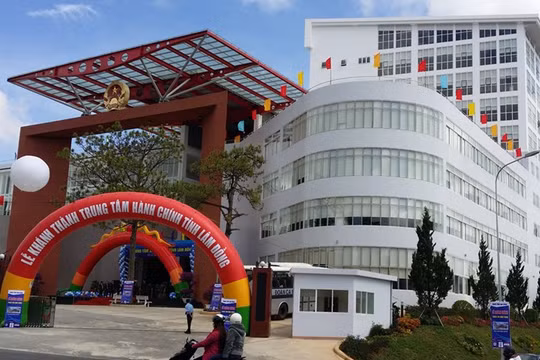 Trung tâm hành chính tỉnh Lâm Đồng xây từ tiền ngân sách và phải đi vay - Ảnh: Gia Bình