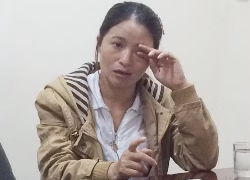 Chị Hồng hụt hẫng sau khi đọc xong văn bản trả lời từ công an