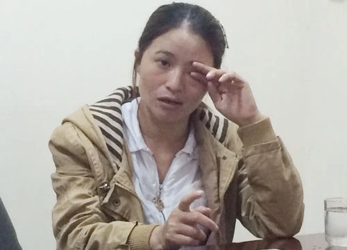 Chị Hồng hụt hẫng sau khi đọc xong văn bản trả lời từ công an