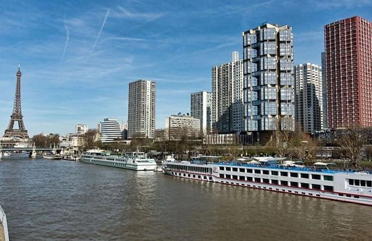 Khách sạn Nikko tại khu Front de Seine, ngoài cùng bên phải. Ảnh nguồn wikipedia