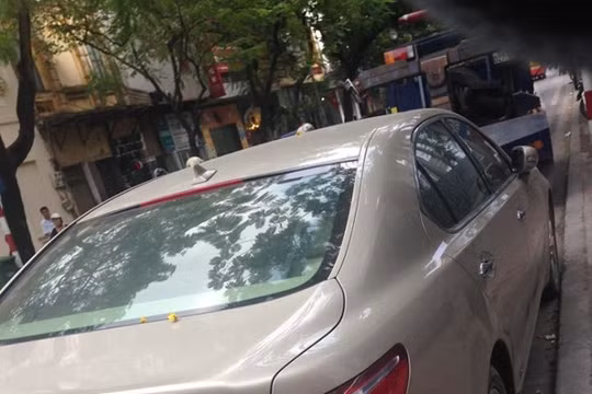 Biển số giả gắn trên xe - Ảnh: Cơ quan công an cung cấp