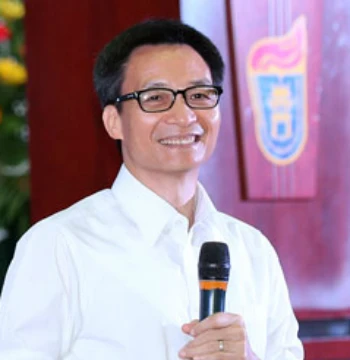 Phó thủ tướng Vũ Đức Đam giao lưu với sinh viên Nhân văn sáng 15/9.