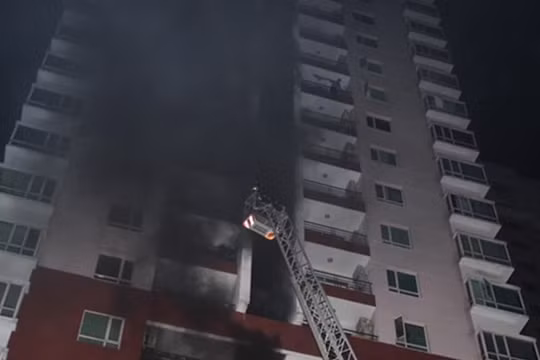 Khu chung cư của "đại gia điếu cày" lại bị cháy