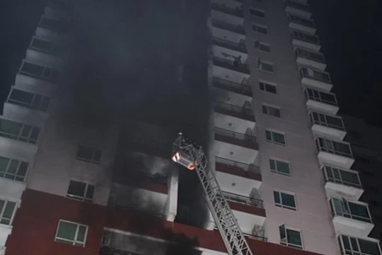 Khu chung cư của "đại gia điếu cày" lại bị cháy