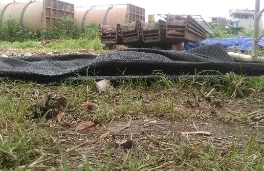 Hình ảnh còn lại của siêu đô thị 171 triệu USD sau hơn 8 năm chỉ là vài đống vật liệu, sắt thép chỏng chơ, hoen gỉ. Ảnh: V.Minh