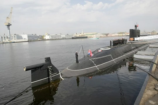 Tàu ngầm Lada đầu tiên, chiếc Saint Petersburg do nhà máy Admiralty đóng đang chạy thử nghiệm - Ảnh: TASS