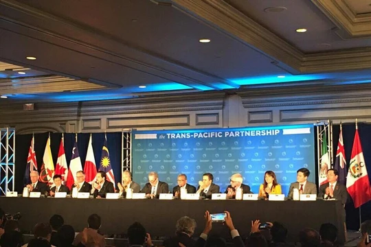 Đại diện 12 nước TPP họp báo sau khi đạt được thỏa thuận