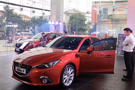 Việt Nam chủ yếu nhập linh kiện về để lắp ráp. Sắp tới thuế giảm, các DN đang tính chuyện nhập khẩu xe nguyên chiếc (ảnh minh họa - Lao động)