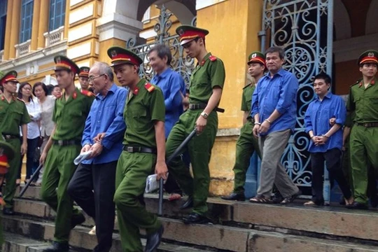 “Những người tham nhũng, về hưu cũng phải tử hình”