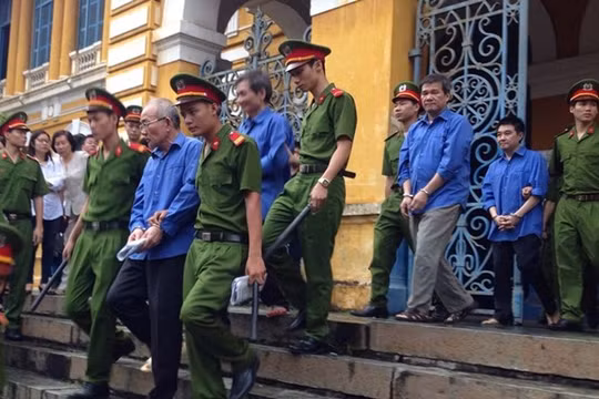 “Những người tham nhũng, về hưu cũng phải tử hình”