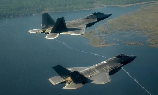 Cặp "song sát" chiến đấu cơ tàng hình F-22 và F-35 của Mỹ