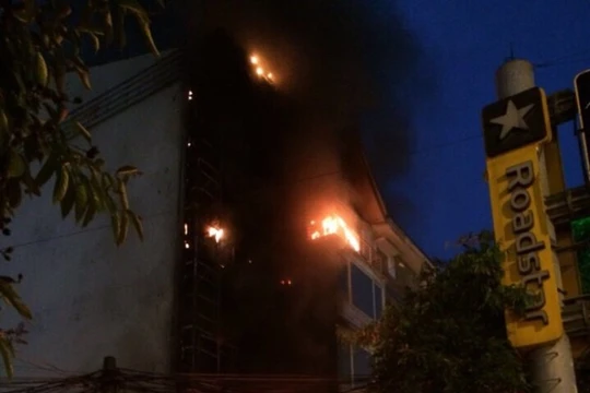 Cháy dữ dội tại Phòng Giao dịch số 8, Ngân hàng Thương mại Cổ phần Quốc dân (NCB) (quận Cầu Giấy, Hà Nội) 