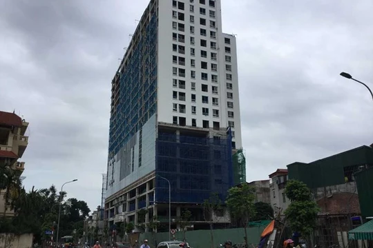 Tòa nhà 8B Lê Trực đang gây xôn xao dư luận