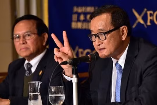 Ông Sam Rainsy, người từng thừa nhận gây rối về vấn đề biên giới Campuchia - Việt Nam, nhận 3 lệnh triệu tập trong vòng chưa đầy 1 tháng - Ảnh: AFP
