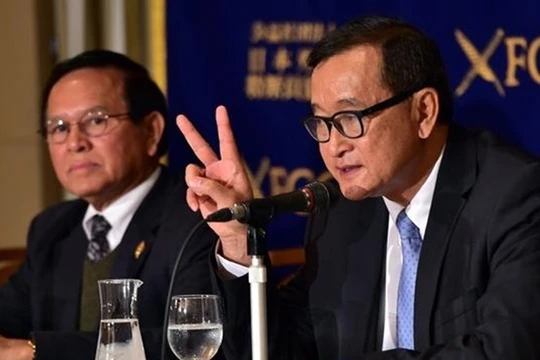 Ông Sam Rainsy, người từng thừa nhận gây rối về vấn đề biên giới Campuchia - Việt Nam, nhận 3 lệnh triệu tập trong vòng chưa đầy 1 tháng - Ảnh: AFP