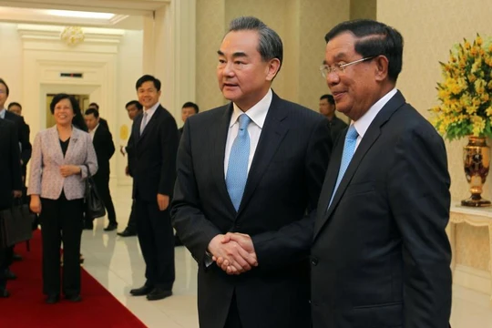 Bộ trưởng Trung Quốc Vương Nghị chạy khắp nơi để vận động cho quan điểm sai trái về Biển Đông của nước này