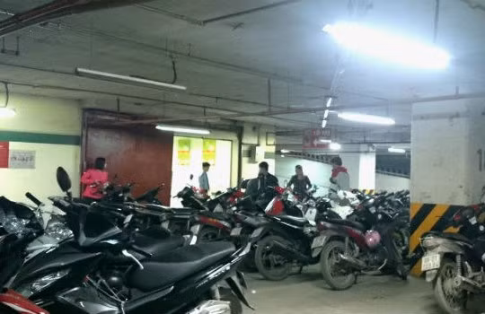 Hầm để xe tầng 2 siêu thị Big C The Garden.