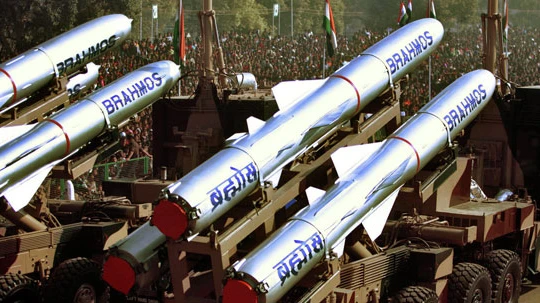 Tên lửa BrahMos trong một cuộc duyệt binh tại Ấn Độ (AP)