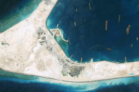 Trung Quốc cấp tập xây đảo nhân tạo phi pháp ở đá Xu Bi trong quần đảo Trường Sa của Việt Nam trên Biển Đông, ảnh chụp tháng 12.2015