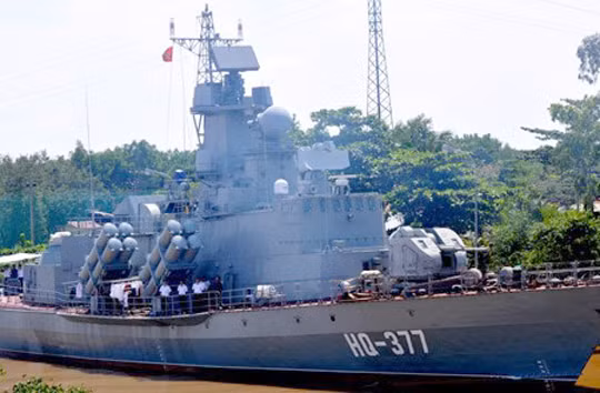 Tàu tên lửa HQ-377 là chiếc tàu lớp Molnya 12418 đầu tiên do Việt Nam đóng theo giấy phép của Nga