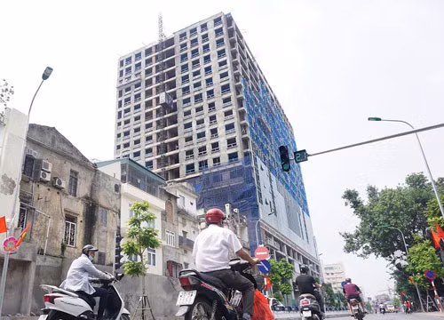 TP Hà Nội khẳng định, những tập thể, cá nhân liên quan đến sai phạm tại nhà 8B Lê Trực sẽ bị xử lý. Ảnh: Giang Huy.