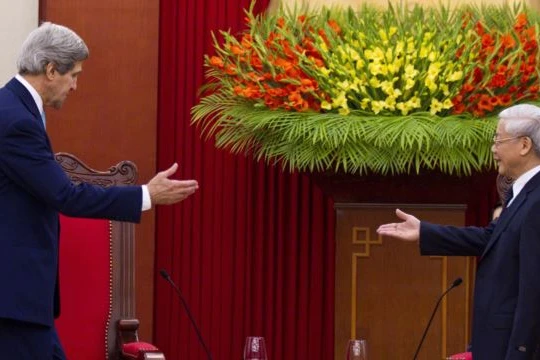 Ngoại trưởng Mỹ John Kerry trong cuộc gặp với Tổng bí thư Việt Nam Nguyễn Phú Trọng ở Hà Nội hồi cuối năm 2013. 