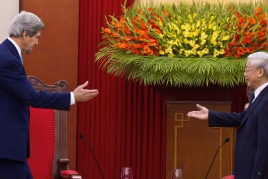 Ngoại trưởng Mỹ John Kerry trong cuộc gặp với Tổng bí thư Việt Nam Nguyễn Phú Trọng ở Hà Nội hồi cuối năm 2013. 