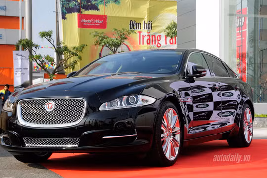 Người Việt rất chịu chơi, tung tiền tậu xe siêu sang