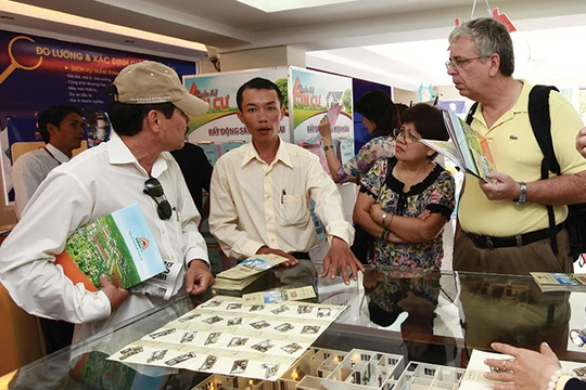 Sự sôi động của thị trường bất động sản khiến nhu cầu tuyển dụng nhân sự của các DN không ngừng tăng lên. 