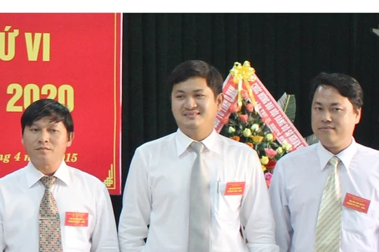 Ông Lê Phước Hoài Bảo (giữa) tại Đại hội Đảng bộ Sở Kế hoạch và đầu tư tháng 4.2015. (nguồn: Sở Kế hoạch và đầu tư tỉnh Quảng Nam)