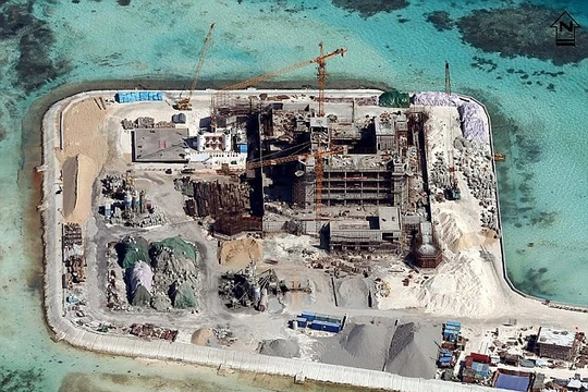 Một đảo nhân tạo của Trung Quốc xây trái phép ở Trường Sa của Việt Nam