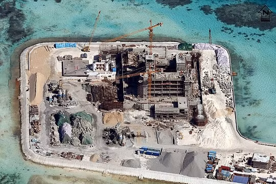 Trung Quốc đang ráo riết xây đảo nhân tạo, quân sự hóa Biển Đông với tham vọng độc chiếm, biến vùng biển này thành ao nhà
