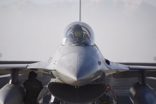 Một số nguồn tin nước ngoài cho rằng Việt Nam quan tâm đến máy bay tuần tra biển P-3 Orion và chiến đấu cơ F-16 của Mỹ