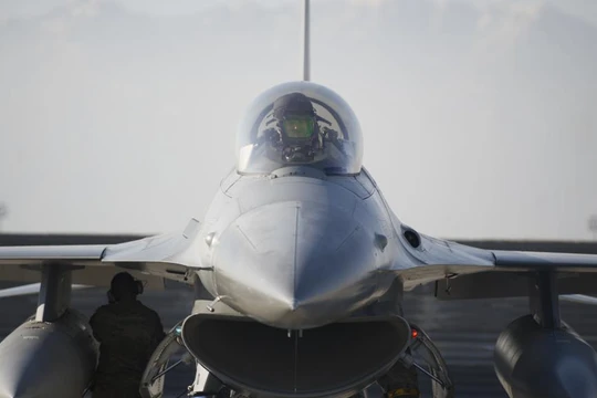 Một số nguồn tin nước ngoài cho rằng Việt Nam quan tâm đến máy bay tuần tra biển P-3 Orion và chiến đấu cơ F-16 của Mỹ