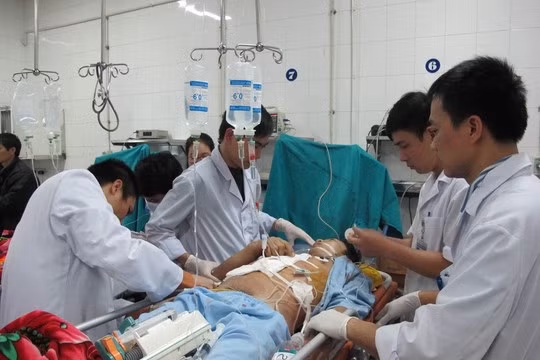 Cấp cứu do đa chấn thương sau tai nạn giao thông rất thường gặp ở các bệnh viện trong các dịp nghỉ dài ngày 