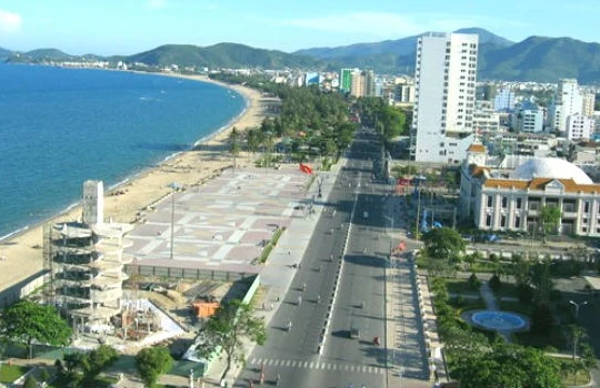 Thời gian qua, nhiều dự án tập trung ven biển dẫn đến thiếu không gian, cự ly cần thiết để tạo không gian công cộng đã gây bức xúc trong dư luận. Ảnh minh họa.