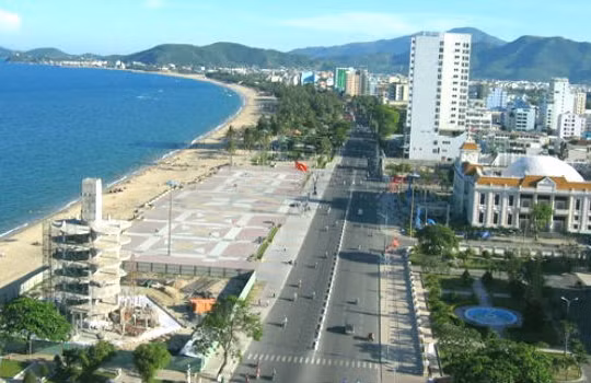 Thời gian qua, nhiều dự án tập trung ven biển dẫn đến thiếu không gian, cự ly cần thiết để tạo không gian công cộng đã gây bức xúc trong dư luận. Ảnh minh họa.