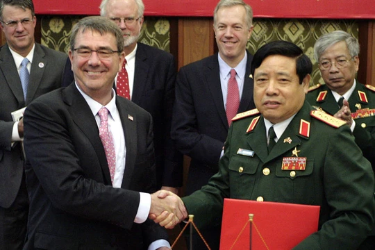 Ông Carter trong chuyến thăm Việt Nam