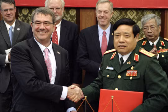 Ông Carter trong chuyến thăm Việt Nam